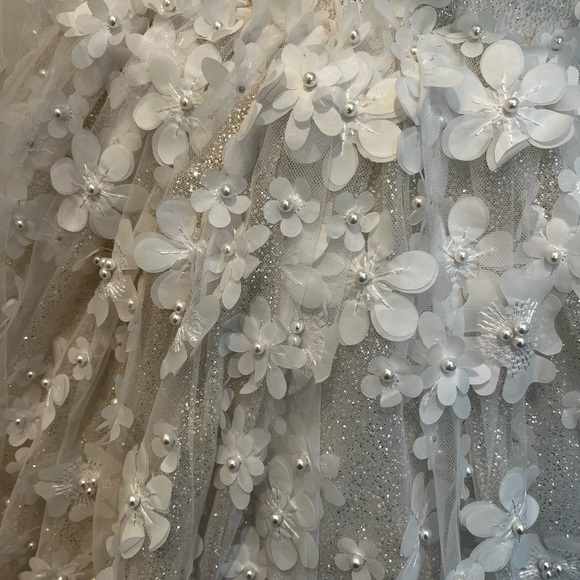 Gorgeous custom bridal gown. See details in photos. - Picture 10 of 10